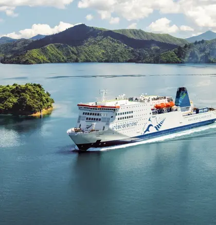 interislander ferry in cook straight