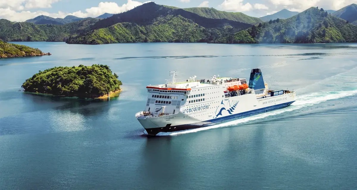 interislander ferry in cook straight